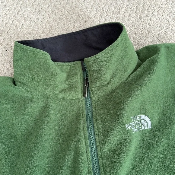 Green North Face Fill Zip Fleece - Picture 3 of 6